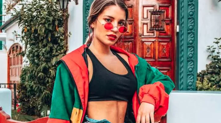 Flavia Laos se lanza oficialmente como cantante con 'Como sigo sin ti' Flavia Laos se lanza oficialmente como cantante con 'Como sigo sin ti'