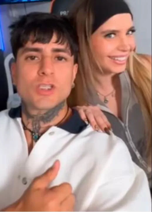 Flavia Laos junto al streamer Diealis. Foto: Kick