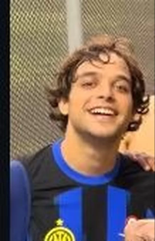 El actor que interpretó a Cristóbal Montalbán rompió su silencio en redes sociales con una imagen que muestra su renovada apariencia lejos de la popular serie. Foto: Instagram.