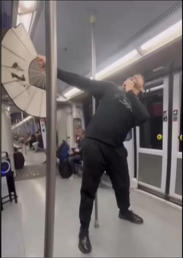 Luis Font fundador y exintegrante de 'Locomía' ahora vive en las calles y canta en el Metro de Madrid/Foto: Facebook