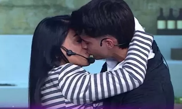Beso de Onelia Molina y Kevin Díaz rápidamente se viralizó. Foto: EEG Beso de Onelia Molina y Kevin Díaz rápidamente se viralizó. Foto: EEG