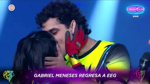 Apasionado beso entre Gabriel Meneses y Sirena Ortiz / AméricaTV Apasionado beso entre Gabriel Meneses y Sirena Ortiz / AméricaTV