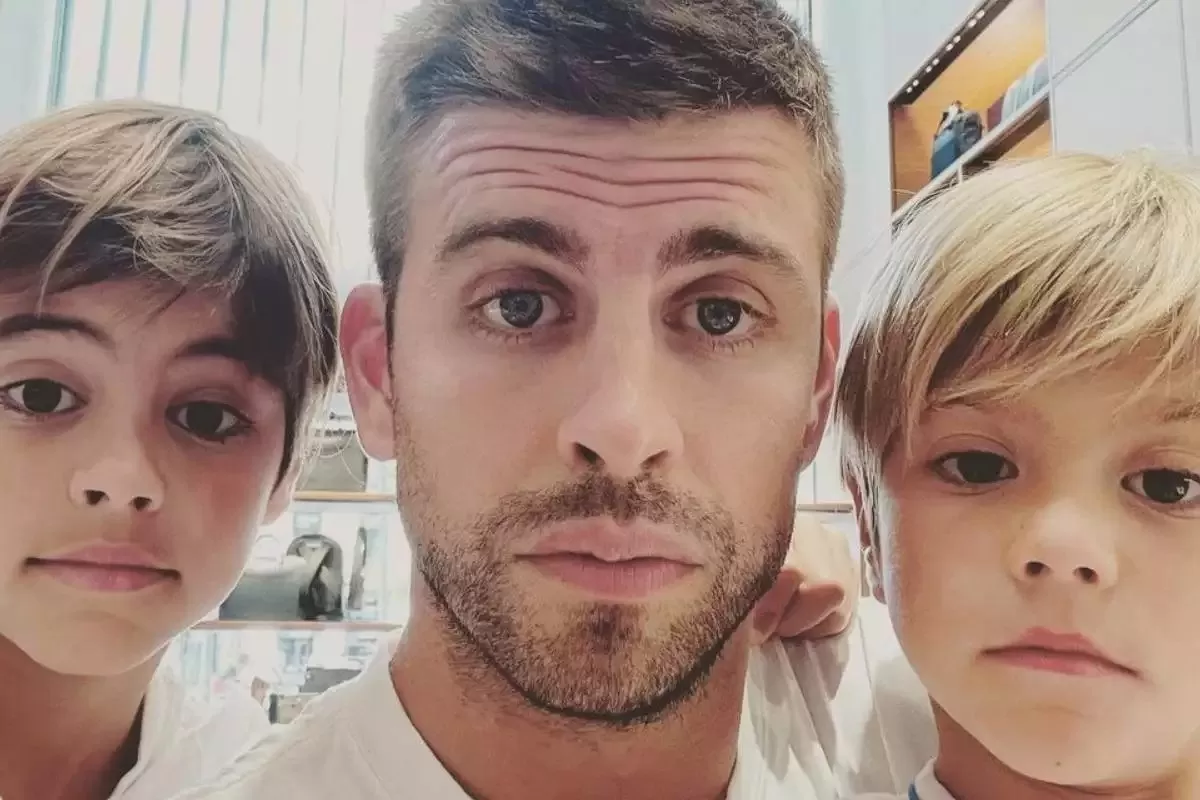 Gerard Piqué junto a sus hijos, Milan y Sasha. fuente: Instagram 