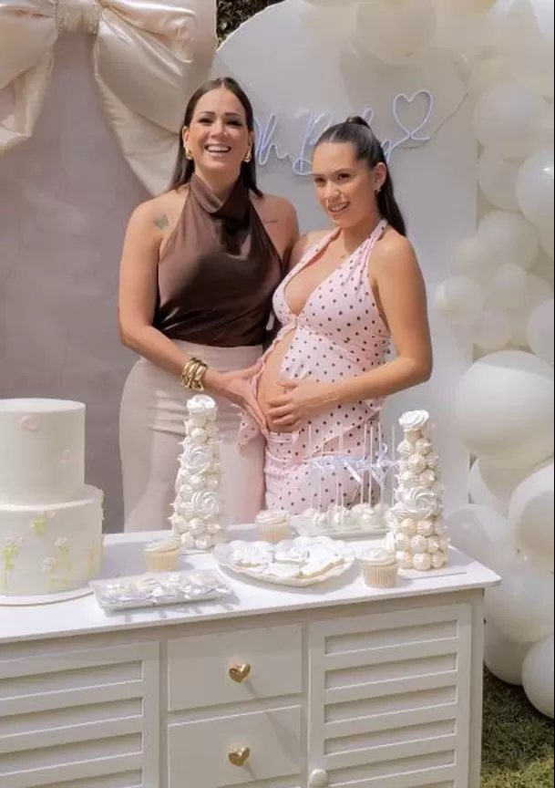 Gianella Marquina celebró la próxima llegada de su primera hija junto a sus familiares y amigos más cercanos. Melissa Klug no pudo ocultar su emoción por convertirse nuevamente en abuela. Foto: Instagram @gianemarquina Gianella Marquina celebró la próxima llegada de su primera hija junto a sus familiares y amigos más cercanos. Melissa Klug no pudo ocultar su emoción por convertirse nuevamente en abuela. Foto: Instagram @gianemarquina