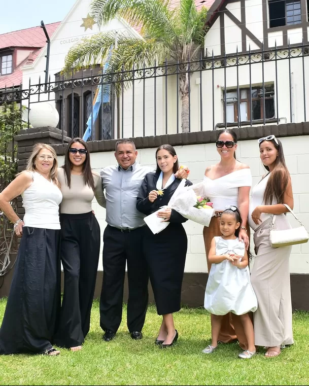 Gianella Marquina celebró su colegiatura junto a su famiia. Fuente: Instagram Gianella Marquina celebró su colegiatura junto a su famiia. Fuente: Instagram