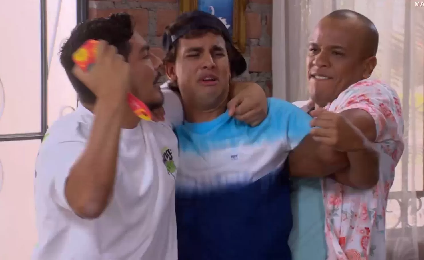 Los Gonzales quisieron linchar a Valentino por “pasar la noche” con Maripaz. Fuente: AméricaTV Los Gonzales quisieron linchar a Valentino por “pasar la noche” con Maripaz. Fuente: AméricaTV