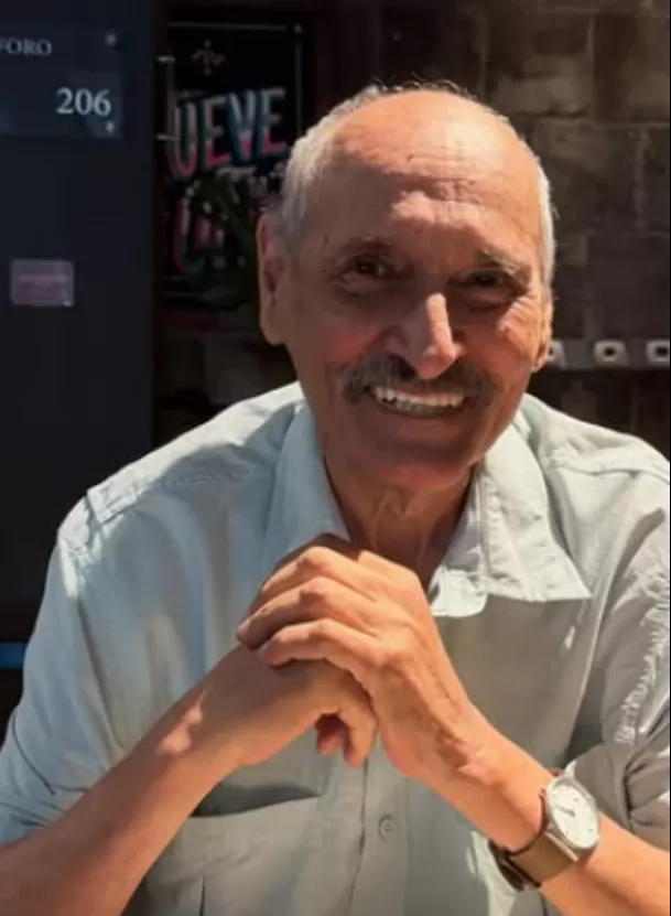 Acompañado y con buen ánimo. Así se dejó ver el reconocido actor Gustavo Bueno tras recibir la visita de Paul Martin, exestrella de De vuelta al barrio. Foto: Instagram