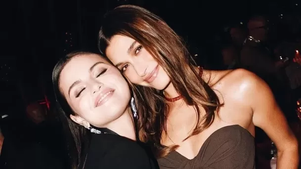 Selena Gomez y Hailey Bieber se tomaron fotos juntas en octubre de 2022. Fuente: Twitter