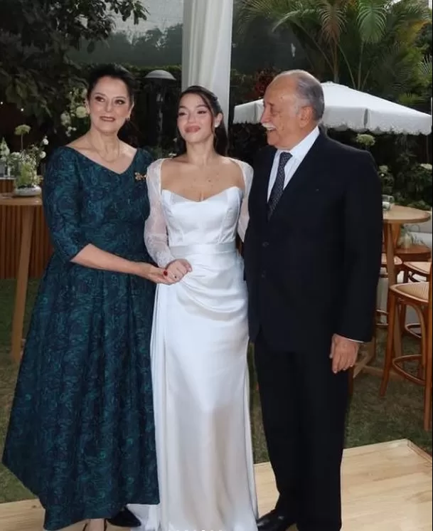 Entre los invitados también estuvo su hermano, el actor Franco Pennano, quien disfrutó de la reunión familiar.