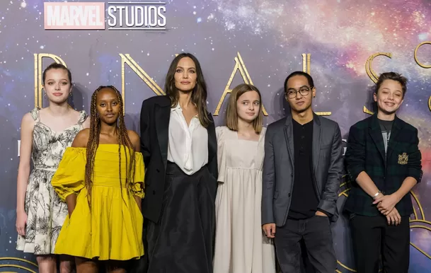 Tres de los hijos de Angelina Jolie y Brad Pitt han pedido quitarse el apellido del actor / Reuters