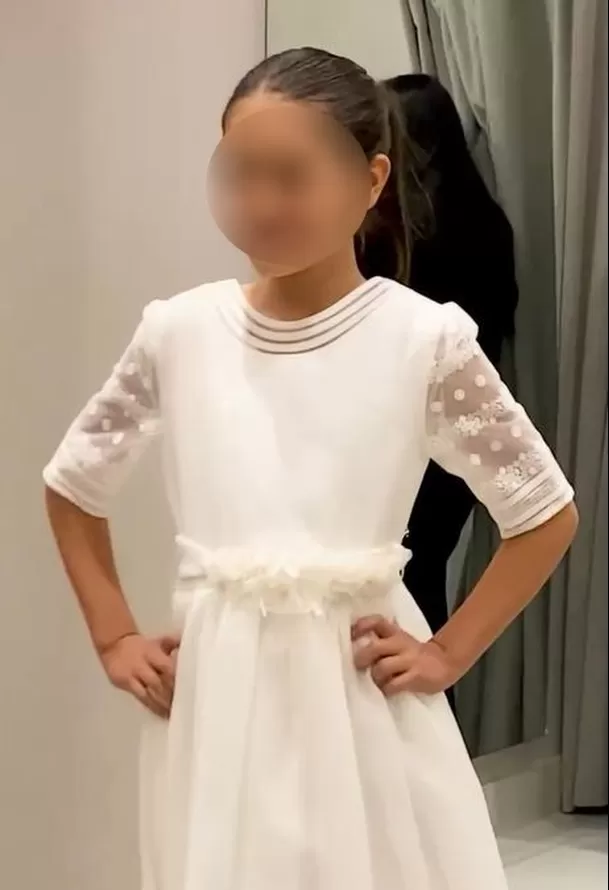 Catalina, hija de María Pía Copello, eligió un vestido para su Primera comunión / Instagram