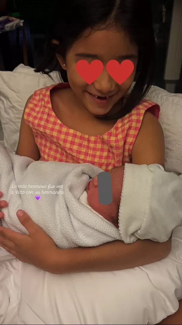 La hija de Sergio Peña y Valery Revello conoce a su hermana Catalina. Foto: Instagram/@tomastudelach La hija de Sergio Peña y Valery Revello conoce a su hermana Catalina. Foto: Instagram/@tomastudelach