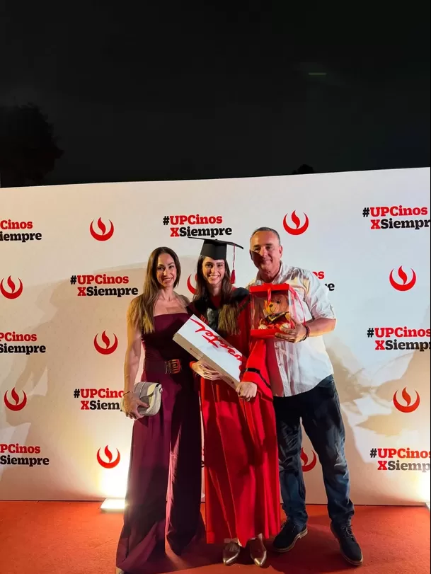 Roberto Martínez asistió a la graduación de Flavia Ramos, hija de Melissa Loza en abril de este año / IG: @flaviaramosloza_ Roberto Martínez asistió a la graduación de Flavia Ramos, hija de Melissa Loza en abril de este año / IG: @flaviaramosloza_