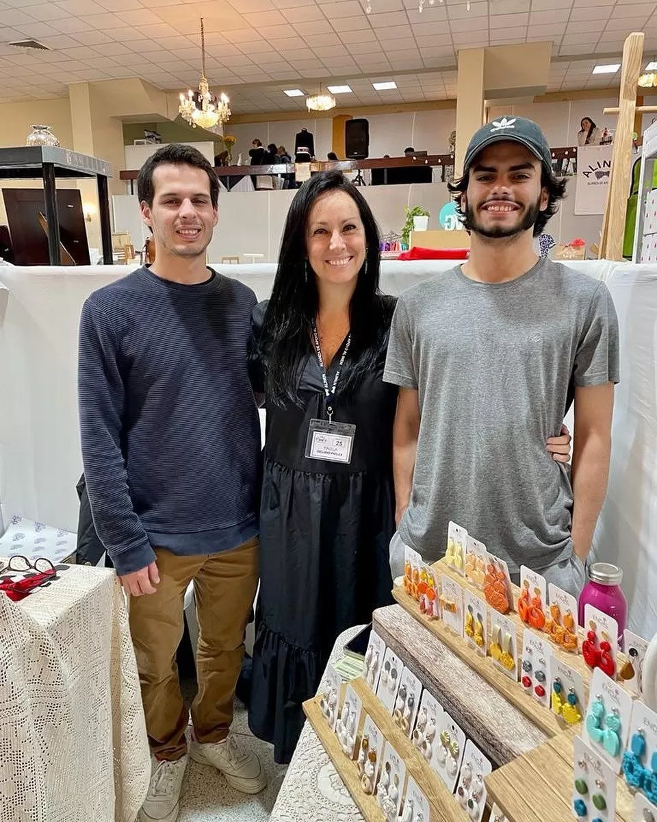 Salvador y Tomás Suárez Vértiz con su madre Cinthya Martínez / Instagram