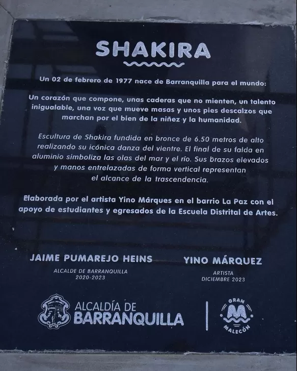 Falta ortográfica en placa de estatua de Shakira. Fuente: Instagram