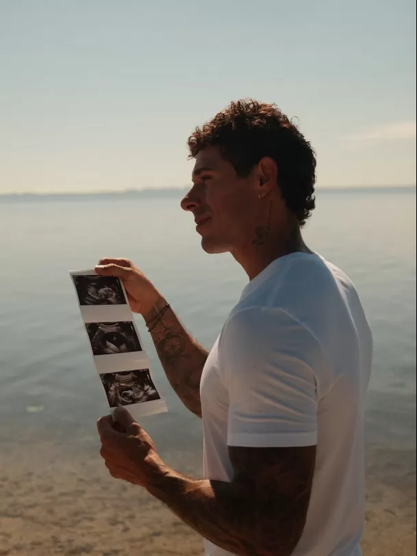 Hugo García celebra que será papá en una montaña rusa con pruebas en mano de Isabella/ Foto: Instagram Hugo García celebra que será papá en una montaña rusa con pruebas en mano de Isabella/ Foto: Instagram