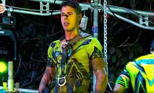 Luego de regresar de la final de Esto es Guerra, Hugo García recibió una sorpresa navideña que no dudó en mostrar.