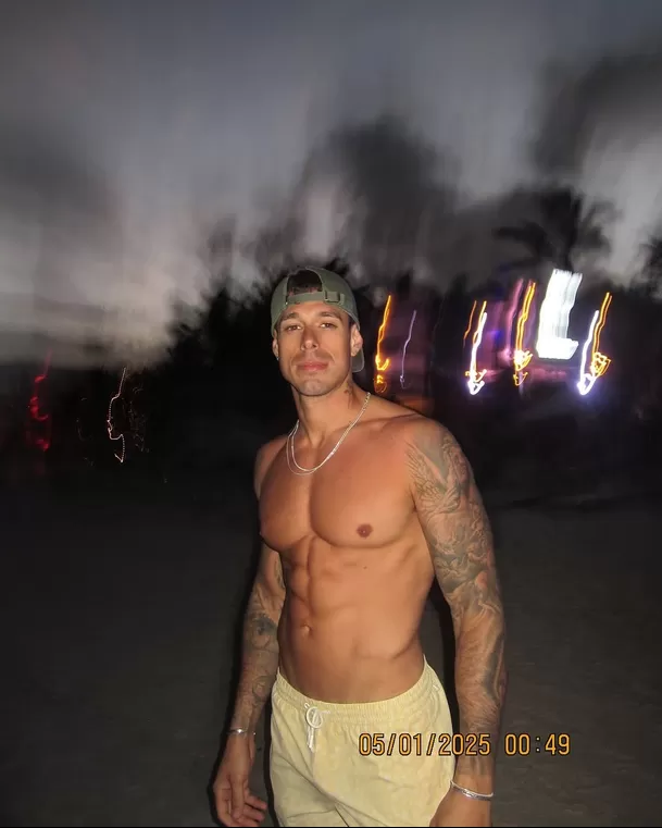 Hugo García recibió el Año Nuevo en Tulum, donde fue visto besando a una rubia / Instagram Hugo García recibió el Año Nuevo en Tulum, donde fue visto besando a una rubia / Instagram