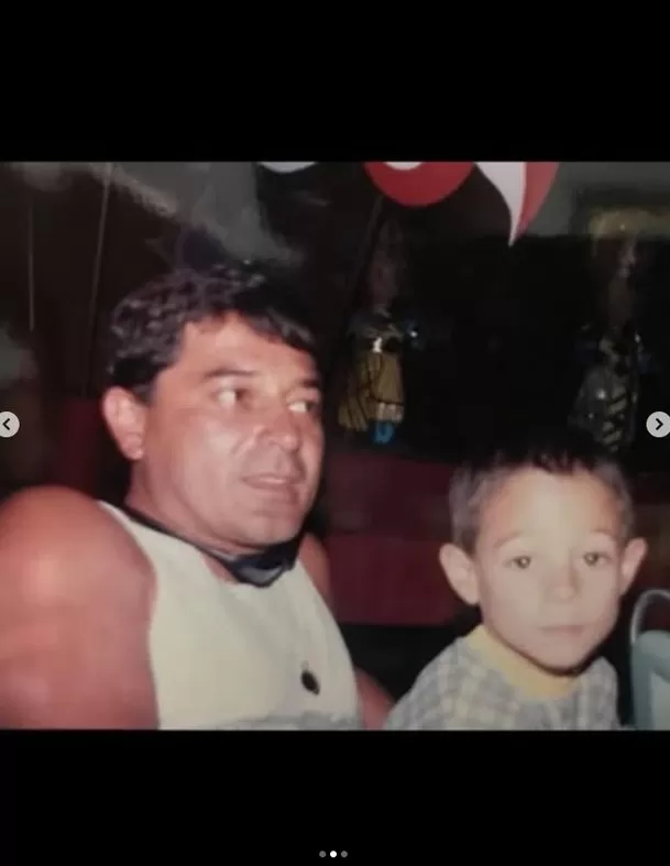 A 14 años de la partida de su padre, Hugo García compartió un emotivo mensaje en redes sociales, donde reveló que cumplió el sueño de ver una carrera de Fórmula 1 sosteniendo en brazos a su hijo Koa, reviviendo una tradición que inició junto a él cuando era niño Video: Instagram @hugogarcia A 14 años de la partida de su padre, Hugo García compartió un emotivo mensaje en redes sociales, donde reveló que cumplió el sueño de ver una carrera de Fórmula 1 sosteniendo en brazos a su hijo Koa, reviviendo una tradición que inició junto a él cuando era niño Video: Instagram @hugogarcia