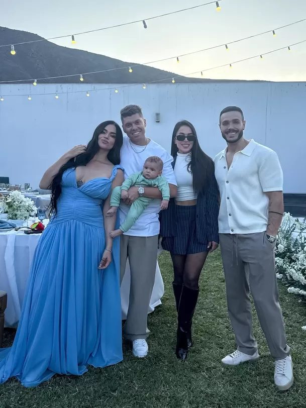 Onelia Molina y Mario Irivarren junto a Natalia Segura e Ignacio Baladán con baby Lucca. Fuente: Instagram