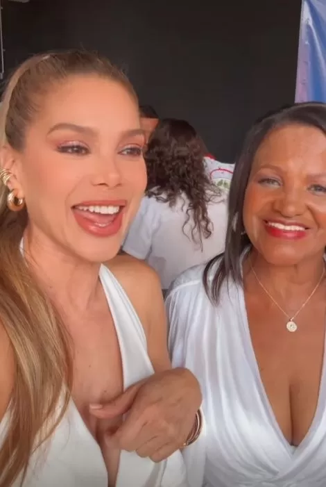 Vanessa Jerí y doña Charo Guadalupe en la inauguración de KM40 / Instagram