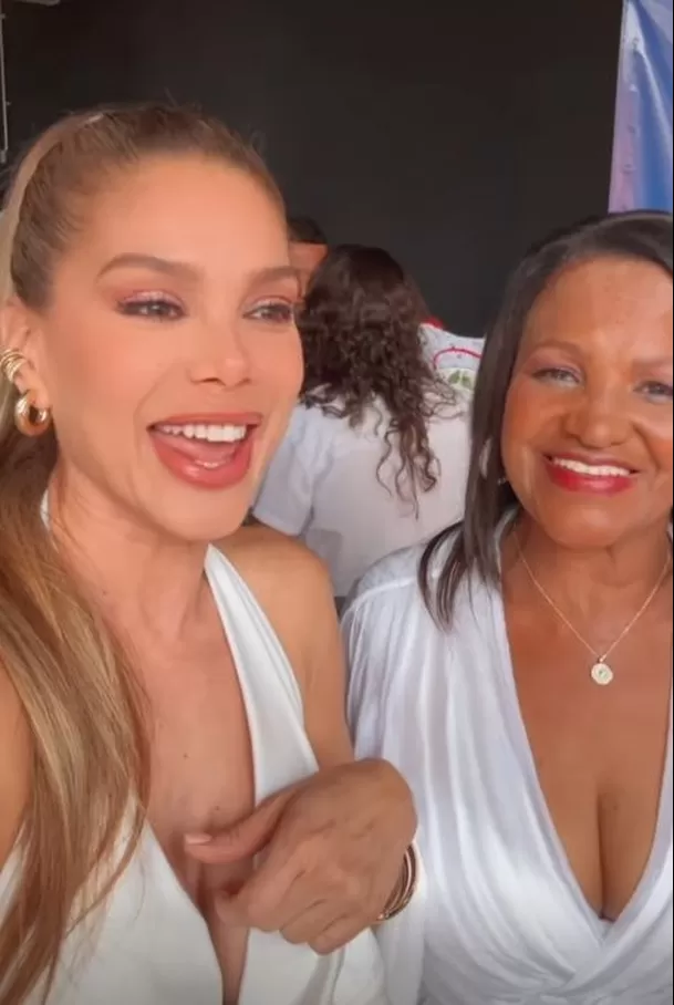 Vanessa Jerí y doña Charo Guadalupe en la inauguración de KM40 / Instagram