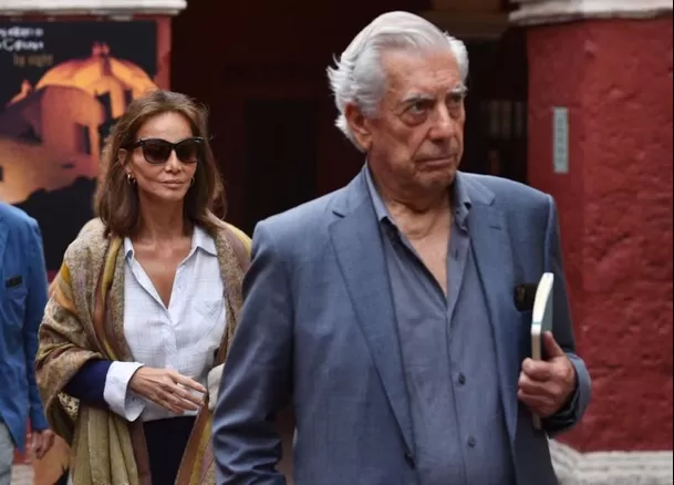 Mario Vargas Llosa e Isabel Preysler viajaron juntos a Arequipa en 2017. Fuente: AFP Mario Vargas Llosa e Isabel Preysler viajaron juntos a Arequipa en 2017. Fuente: AFP