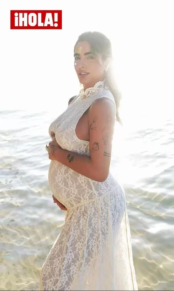 Isabella Ladera y Hugo García dieron la exclusiva sobre el embarazo a reconocida revista extranjera. Foto: Hola USA