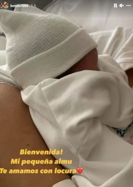 Almudena nació el 8 de octubre de 2021 / Instagram