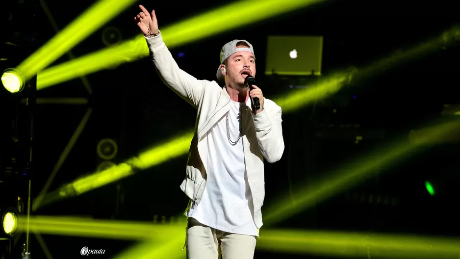 J Balvin en concierto J Balvin en concierto