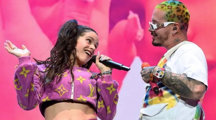 J Balvin y Rosalía realizan imponente show en festival. Foto: AFP J Balvin y Rosalía realizan imponente show en festival. Foto: AFP