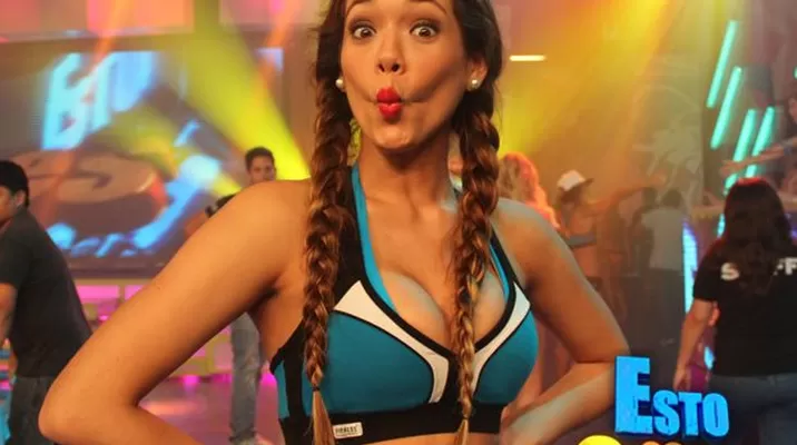 Jazmín Pinedo alienta a ‘Las cobras’ antes de la final. Foto: América Televisión Jazmín Pinedo alienta a ‘Las cobras’ antes de la final. Foto: América Televisión