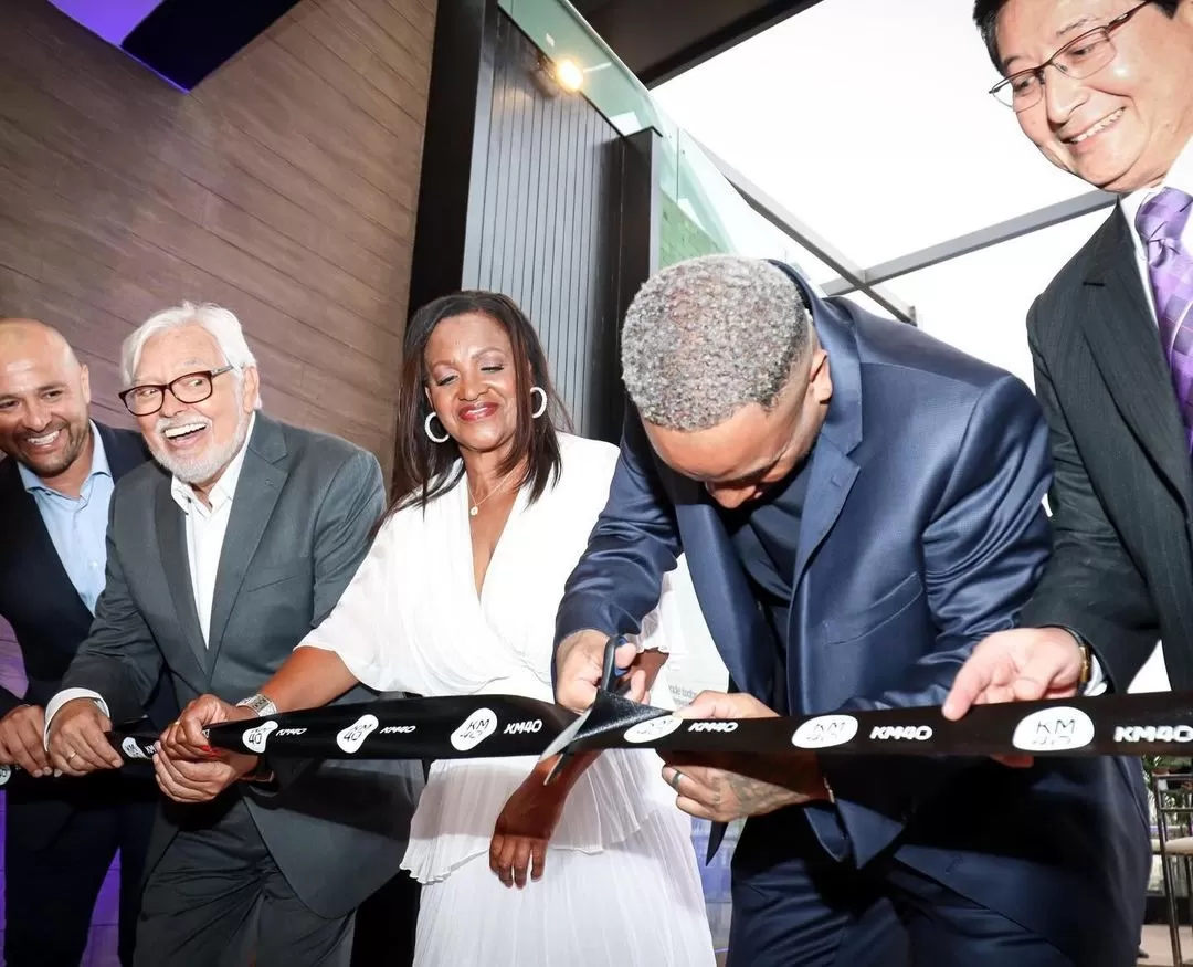 Jefferson Farfán inaugurando su centro comercial KM40 / Instagram