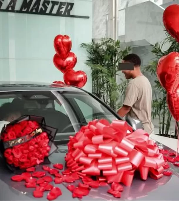 Jefferson Farfán sorprendió a Adriano con un BMW por sus 17 años / Instagram