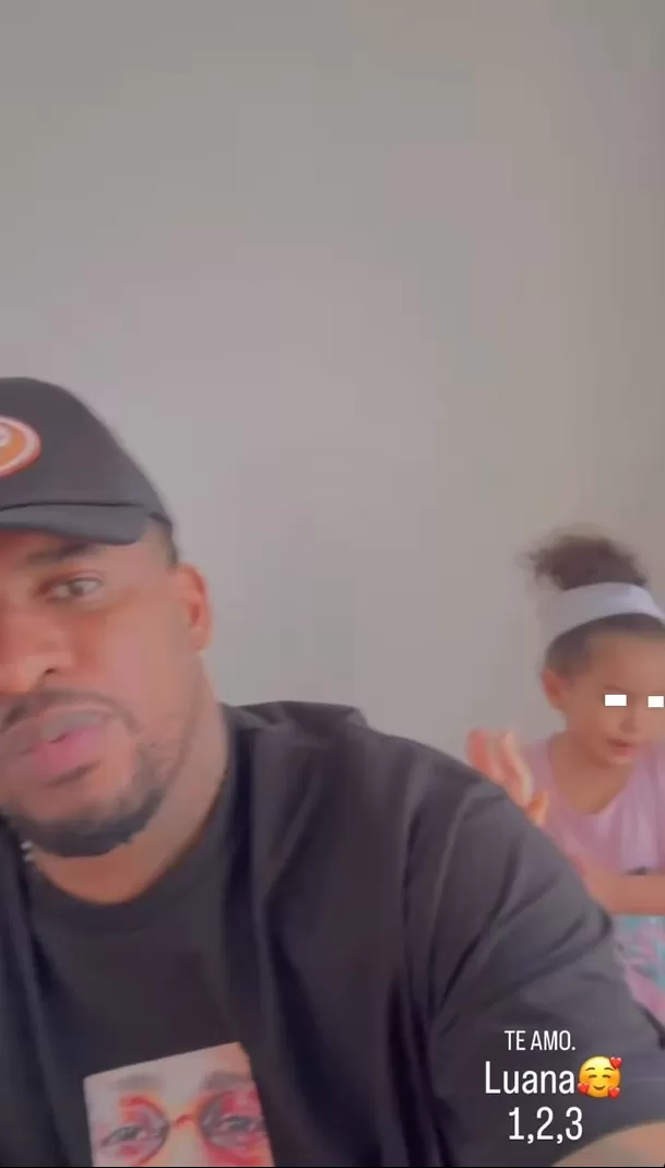Jefferson Farfán se lució jugando a las muñecas con su hija Luana. Fuente: Instagram Jefferson Farfán se lució jugando a las muñecas con su hija Luana. Fuente: Instagram