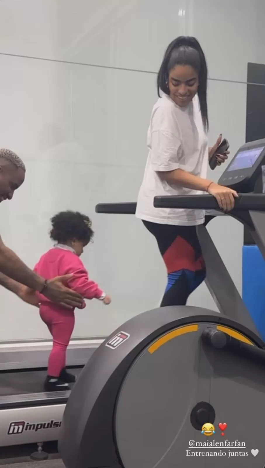 Jefferson Farfán junto a sus dos hijas. Fuente: Instagram