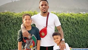 Jefferson Farfán y sus hijos Adriano y Jeremy (Foto: Instagram)