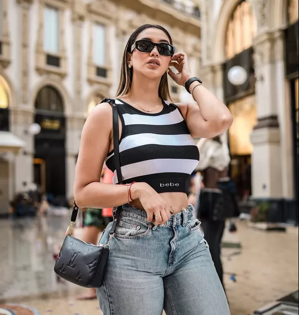 Xiomy Kanashiro luciendo sus adquisiciones en Milano / Instagram