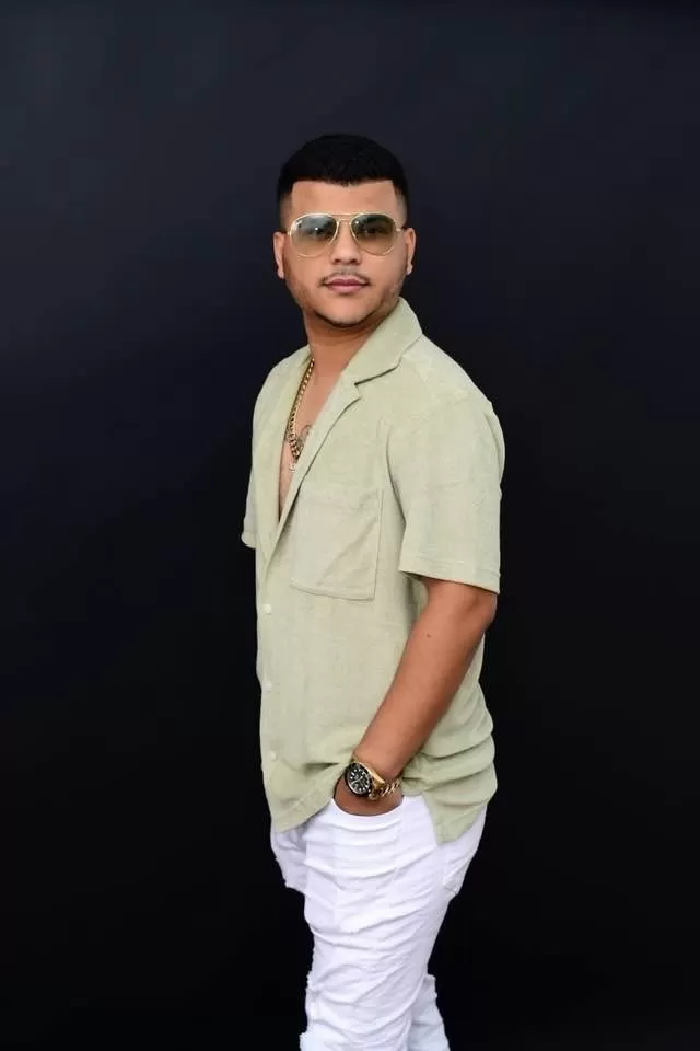 Cantante de salsa Gleinson Manuel está triunfando con su nuevo estilo /Foto: Difusión 