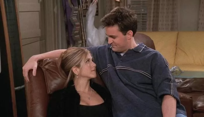 Jennifer Aniston junto a Matthew Perry en Friends. Fuente: X