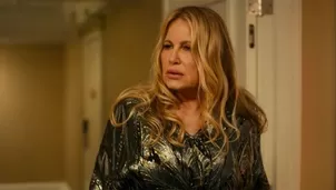 Jennifer Coolidge descubrió a un intruso en su casa por las cámaras de seguridad. Captura de pantalla/HBO