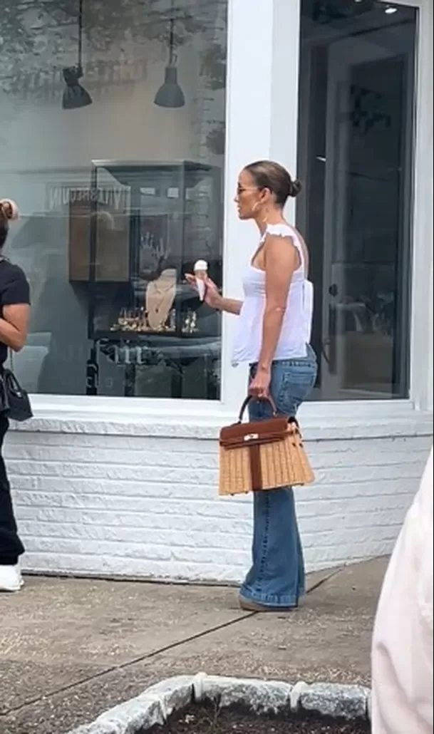 JLo pide a fotógrafo que se aleje | Captura: TikTok