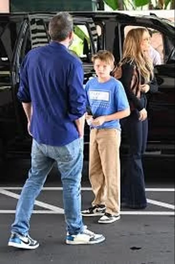 Ben Affleck y JLo juntos y con sus hijos este fin de semana/Foto: Page Six