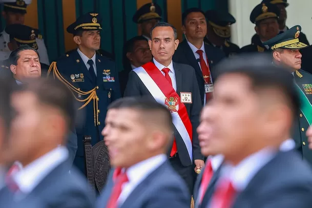 El presidente José Jeri admitió que Rosángela Espinoza le sigue pareciendo "muy atractiva". Foto: Presidencia El presidente José Jeri admitió que Rosángela Espinoza le sigue pareciendo "muy atractiva". Foto: Presidencia