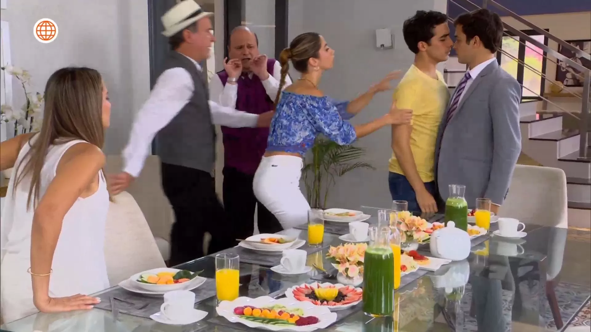 Jimmy casi mata a golpes a Cristóbal tras decrile "arrimado" y humillar a los Gonzales. Fuente: AméricaTV Jimmy casi mata a golpes a Cristóbal tras decrile "arrimado" y humillar a los Gonzales. Fuente: AméricaTV
