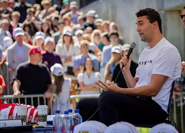 El activista Charlie Kirk recibió varios disparos hace días mientras hablaba sobre la violencia armada en un campus de Utah / AFP