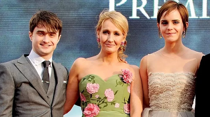 J.K. Rowling aseguró que no perdonará a Daniel Radcliffe ni a Emma Watson por su postura ante las personas transgénero. Fuente: AFP