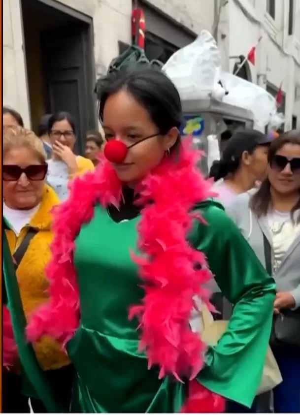 Las calles del centro de Lima se alborotaron con la inesperada presencia de Johanna San Miguel/Foto: Instagram