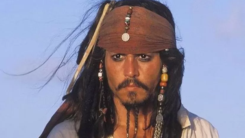 Johnny Depp se vistió de pirata y sorprendió así a niños con cáncer en un hospital