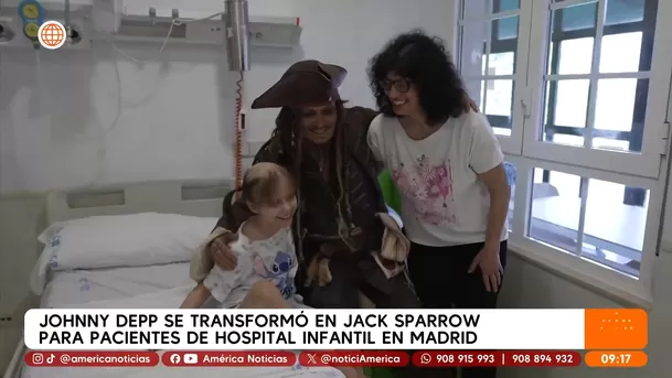 El actor, vestido de Jack Sparrow, interactuó con los pequeños pacientes y sus familiares / Captura